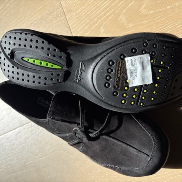 Clarks Wave Run Slip-on Shoes - Women's US Size 8.5 - Black Nubuck - Picture 2 of 4